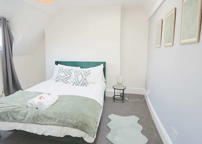 Апартаменти One Bedroom Flat In St Michael's Hill *